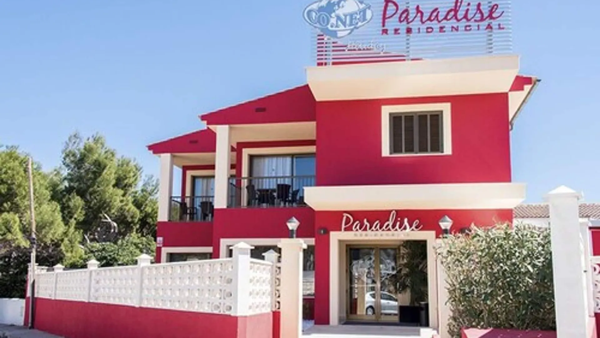 Hotel Paradise Residencial カラ・ラトハダ アパートホテル